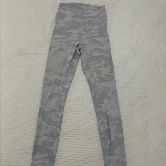 Lulu lemon white camo Wonderunder leggings 28” - Picture 1 of 2